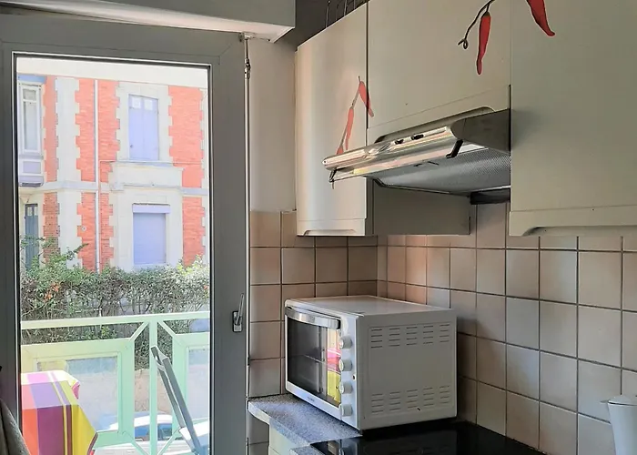 Apartment T3 Avec Parking, Proche Centre Et - - Fr-1-319-492